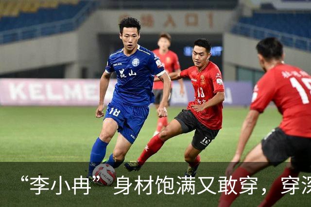 “李小冉”身材饱满又敢穿，穿深V连衣裙气质惊艳，真不怕走光